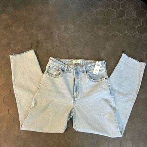 NWT Abercrombie & Fitch Curve Love High Rise Mom Jeans